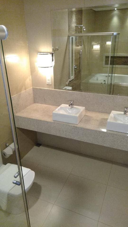 Foto 7 von 12: King Suite with Spa Bath