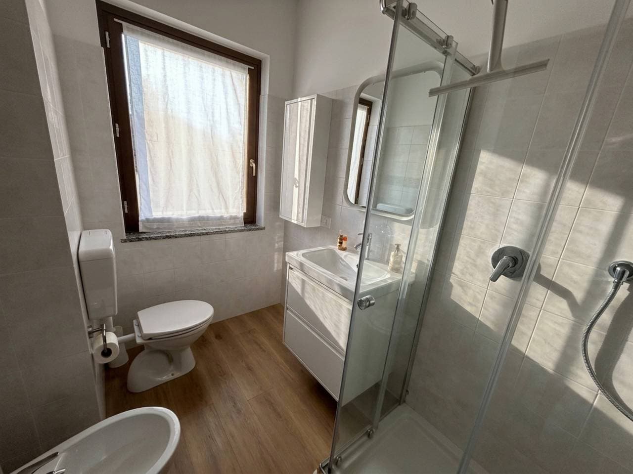 Foto 5 von 21: La Quiete 24 Holideal Apartment Lake view