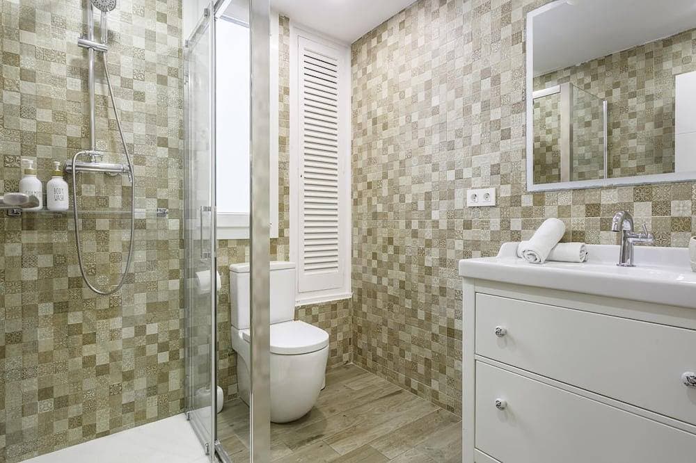 Foto 11 von 30: Sitges Centre Mediterranean House- 5 Bed/4 Bath/Private Pool- Sleeps up to 11