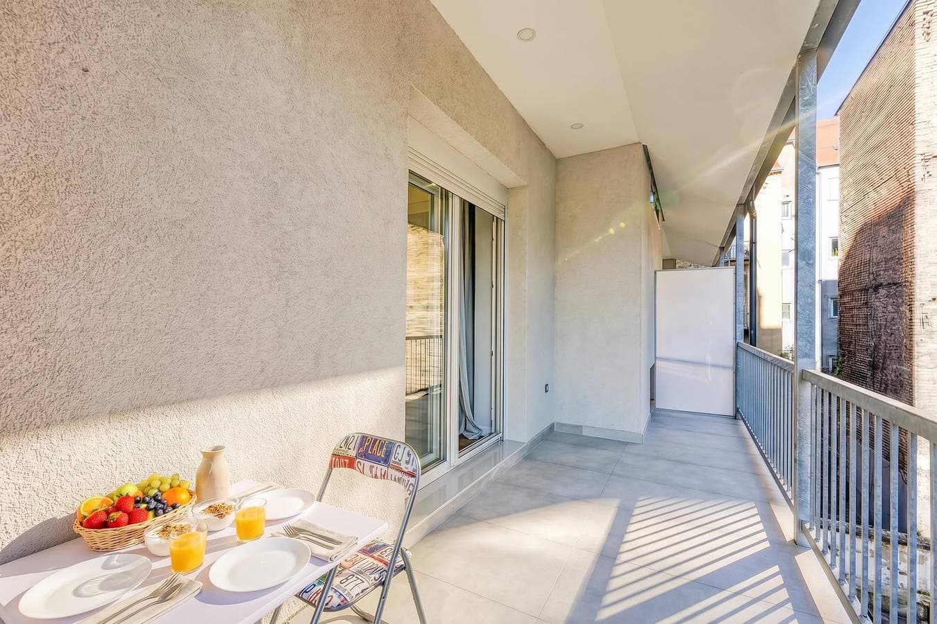 Foto 6 von 18: Boutique Downtown Studio with Balcony 1