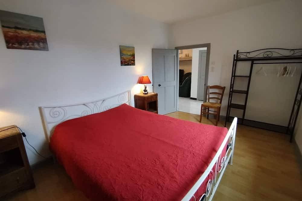 Foto 3 von 20: Large apartment 5 minutes' walk from Joyeuse, its shops and famous market.