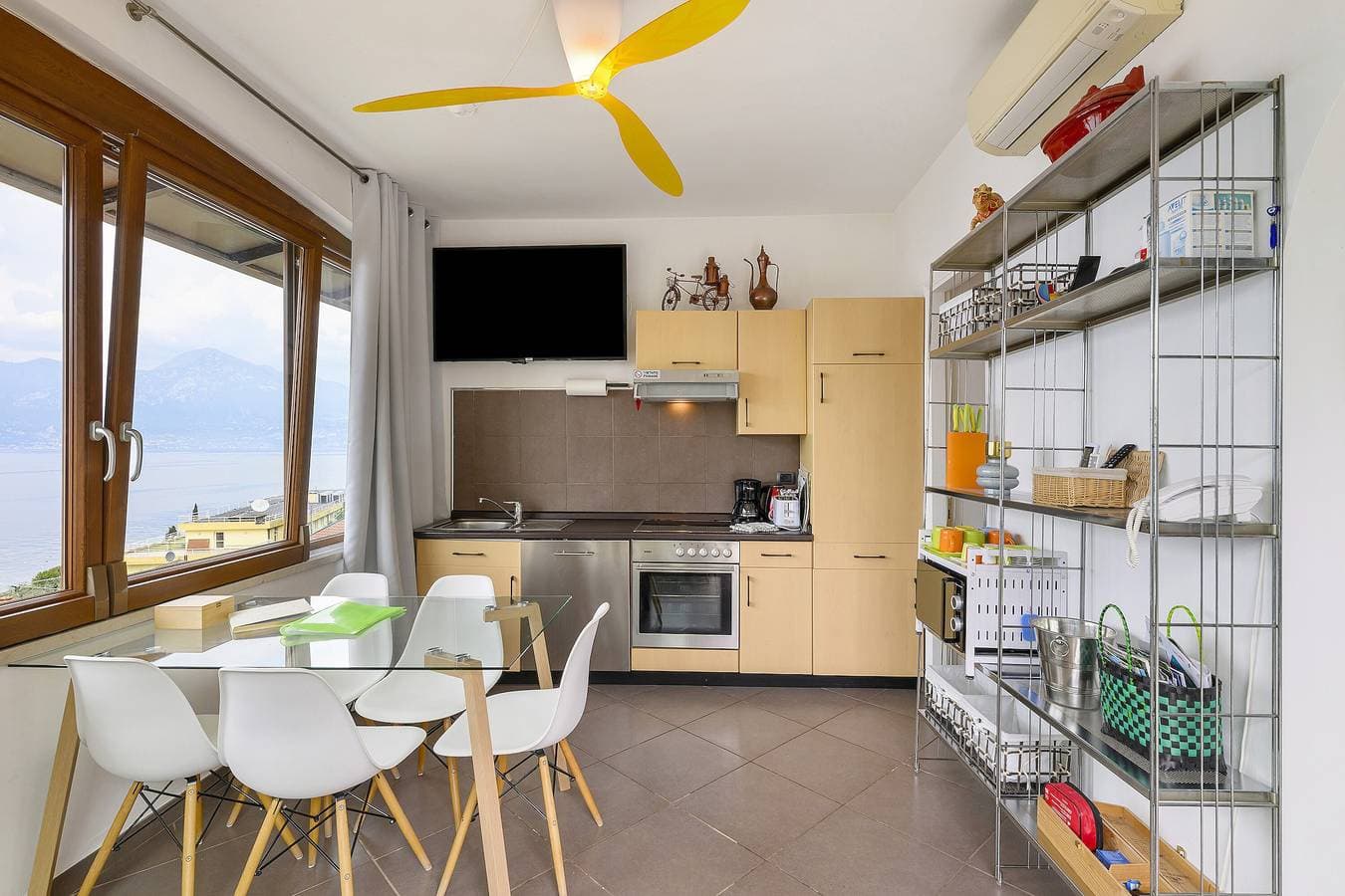 Foto 6 von 25: Ferienwohnung "Residenz La Mignon Oleandri" mit Blick auf den See, Bergblick und Garten