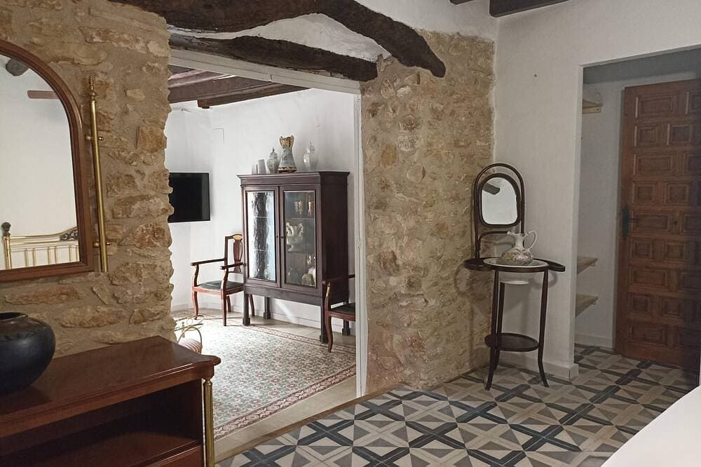 Foto 6 von 24: Charming apartment, in town, between sea and mountains. With spa area.