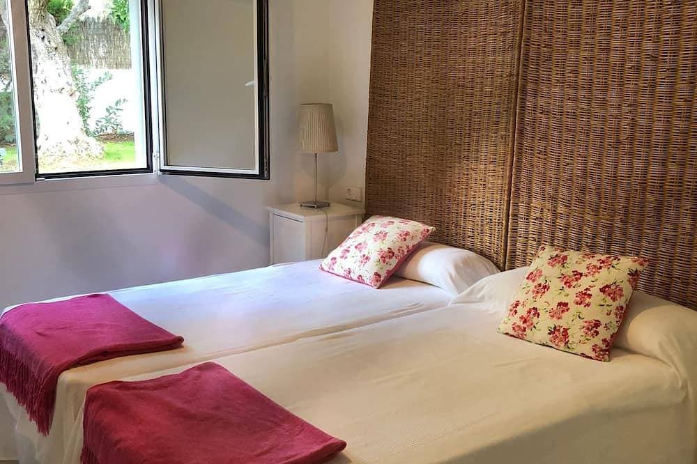 Foto 3 von 30: New family villa with pool and garden next to the beach (licenseETV2325)