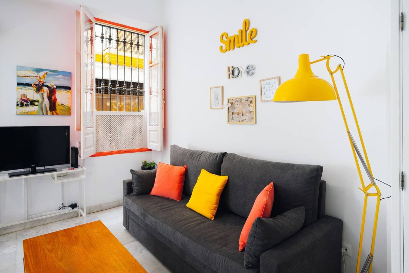 Foto 5 von 24: Maisonettewohnung 'Dúplex con Encanto en el Centro Histórico de Sevilla' mit WLAN, Klimaanlage und voll ausgestatteter Küche