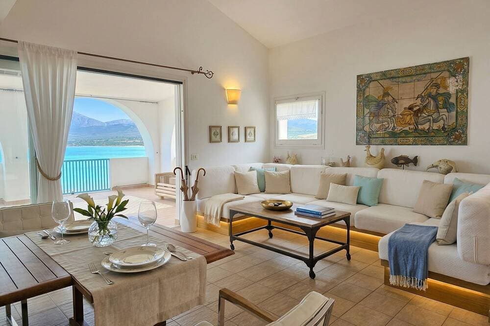Foto 8 von 30: ClickSardegna - Villa Horizon mit Whirlpool und Blick auf die Bucht der Nymphen