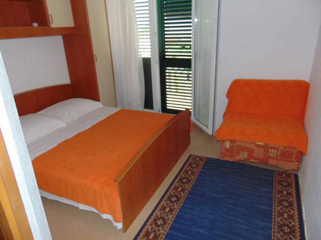 Foto 6 von 8: Zimmer mit Balkon und Meerblick Sucuraj, Hvar S-12887-a