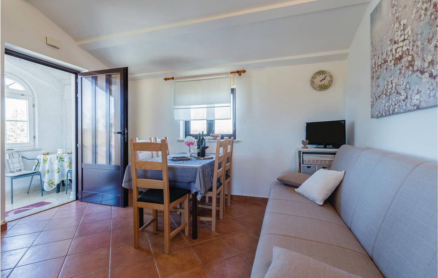 Foto 8 von 24: Gemütliche 2-Zimmer-Wohnung mit Terrasse und Parkplatz, WLAN inklusive