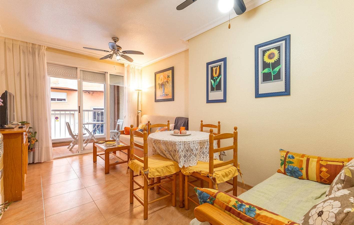 Foto 5 von 23: Gemütliches Apartment mit Terrasse, WiFi & AC 700m vom Strand entfernt