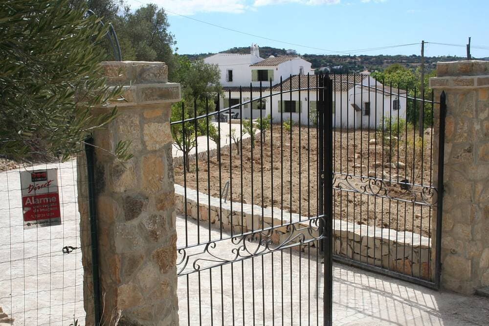 Foto 12 von 30: Wunderschöne Villa mit 5 Schlafzimmern, 4 Bädern, absolute Ruhe, tolle Aussicht, sehr gut gelegen