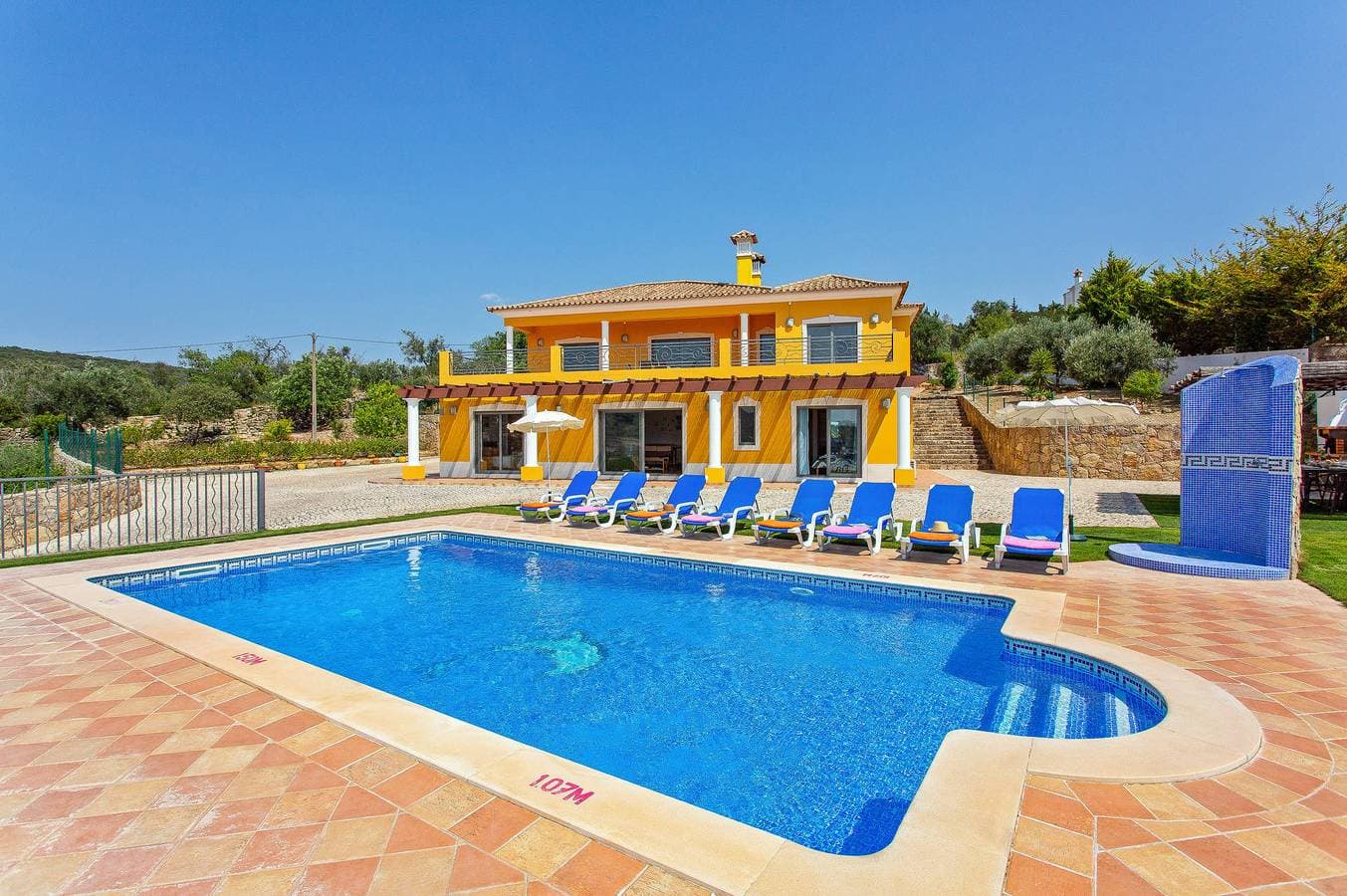 Foto 3 von 26: Villa für 8 Personen mit Garten