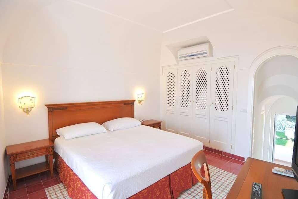 Foto 3 von 30: Villa Amalfi - Zwölf Schlafzimmer Villa, Schläft 24