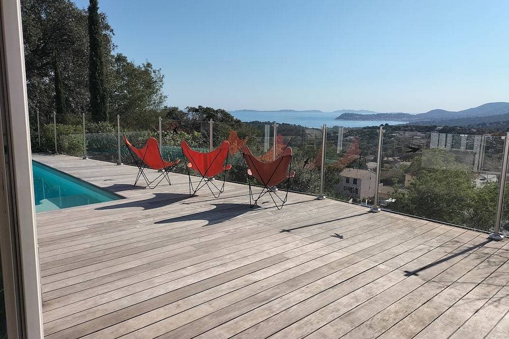 1st level villa overlooking the sea and the village - 300m from shops and restaurants 1