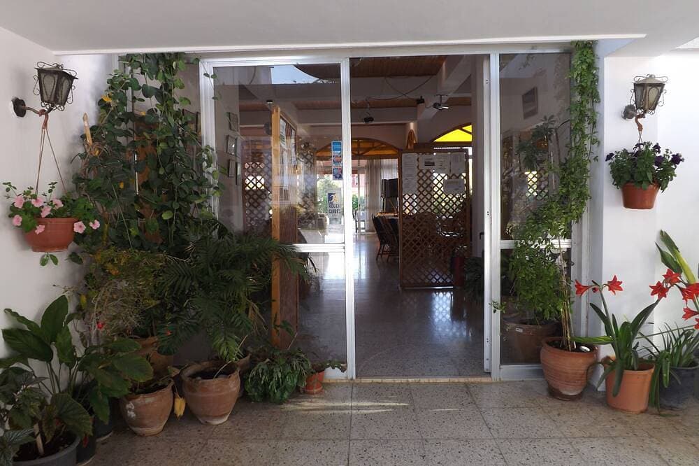 Foto 13 von 16: Paradise Holiday Bungalows - Beste Lage neben dem Cratos Beach Club