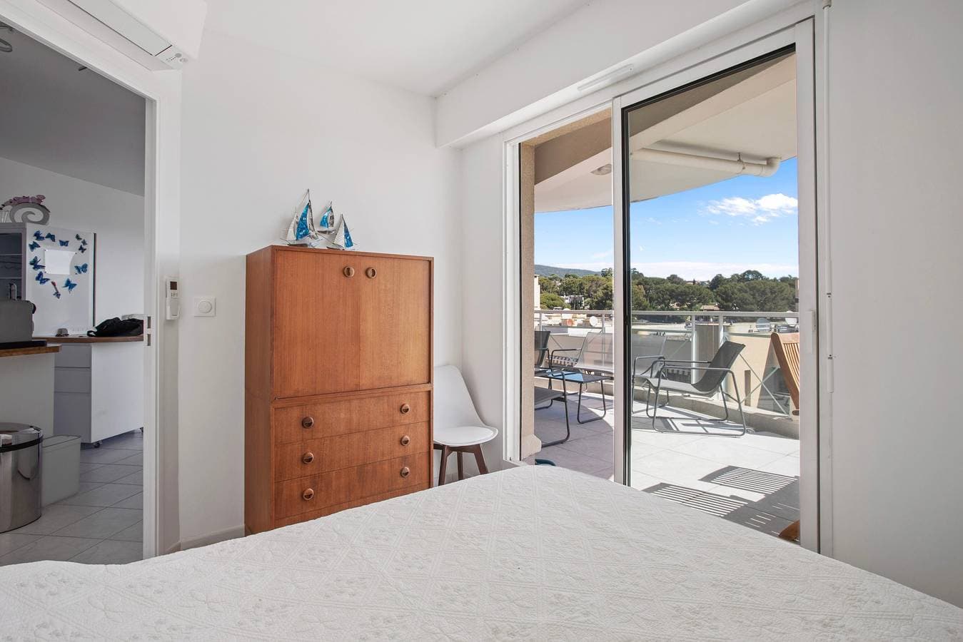 Foto 9 von 26: 2-Zimmer-Apartment mit Meerblick, Terrasse, Balkon und Klimaanlage