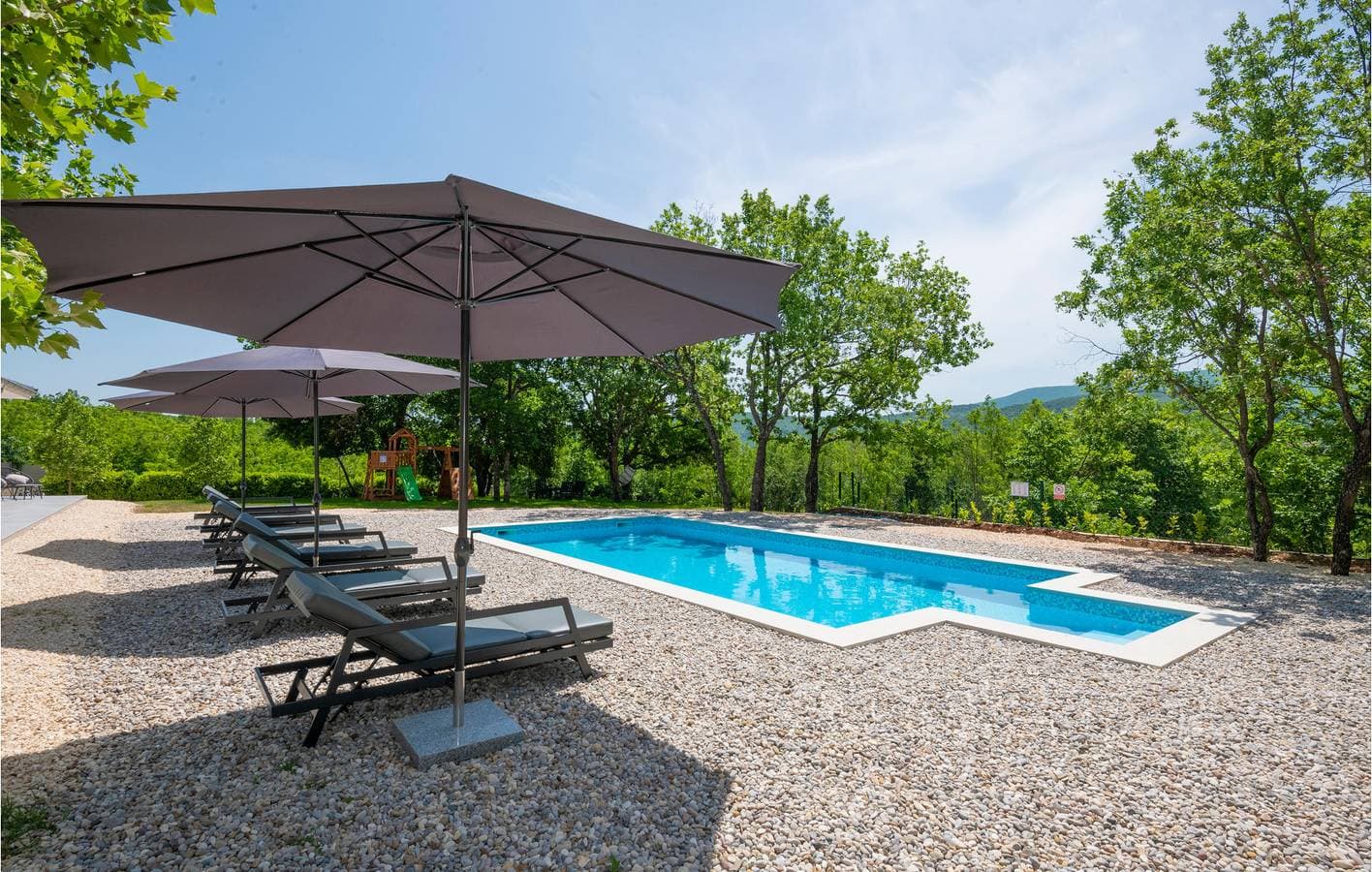 Foto 13 von 43: Charmante 230 m² große Wohnung mit Pool und Garage, 1,5 km vom Fluss Sija entfernt