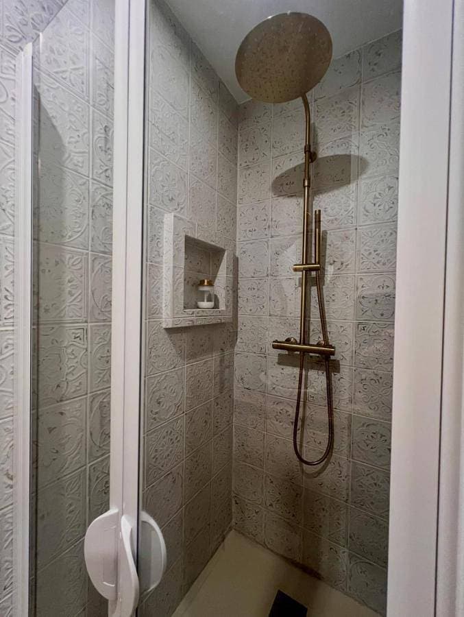 Foto 5 von 5: Triple Room with Private Bathroom
