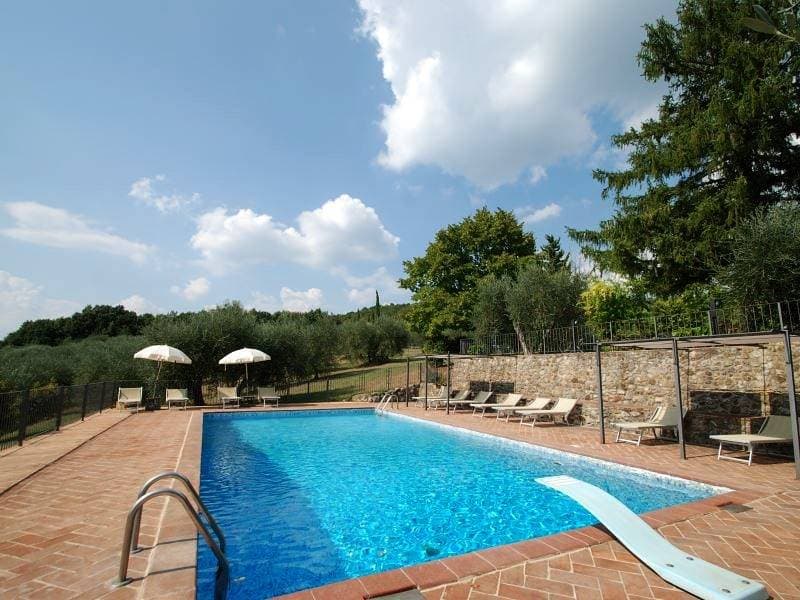 Foto 8 von 32: Villa für 4 Personen mit Terrasse