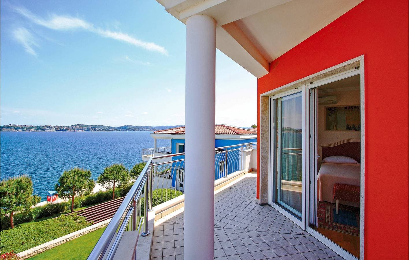 Foto 13 von 37: Ferienwohnung mit Meerblick, Pool, WLAN und Terrasse in der Nähe des FKK-Strandes Kanegra
