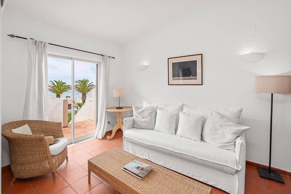 Foto 11 von 30: Beachfront Apartment with Sea View Balcony Luz