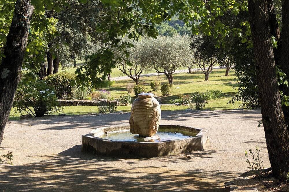 Foto 13 von 25: 🌿 3. Provence pur sang: pool, tennis, tranquility and entertainment on private estate
