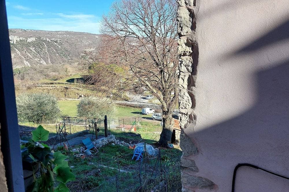 Foto 7 von 11: In the heart of a medieval French village. One bed apartment. Pet friendly
