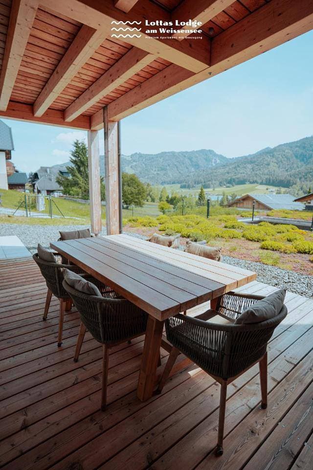 Foto 10 von 36: Two-Bedroom Apartment with Lake View
