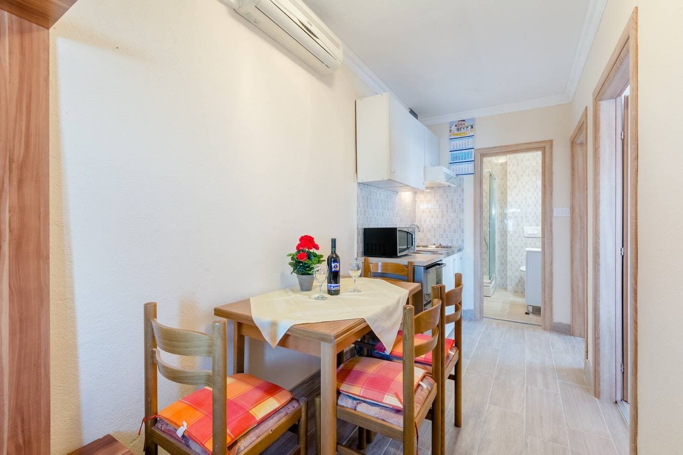 Foto 7 von 25: Ferienwohnung für 4 Personen mit Balkon