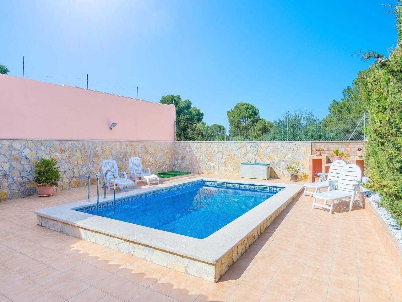 Foto 9 von 44: Villa für 8 Personen mit Pool