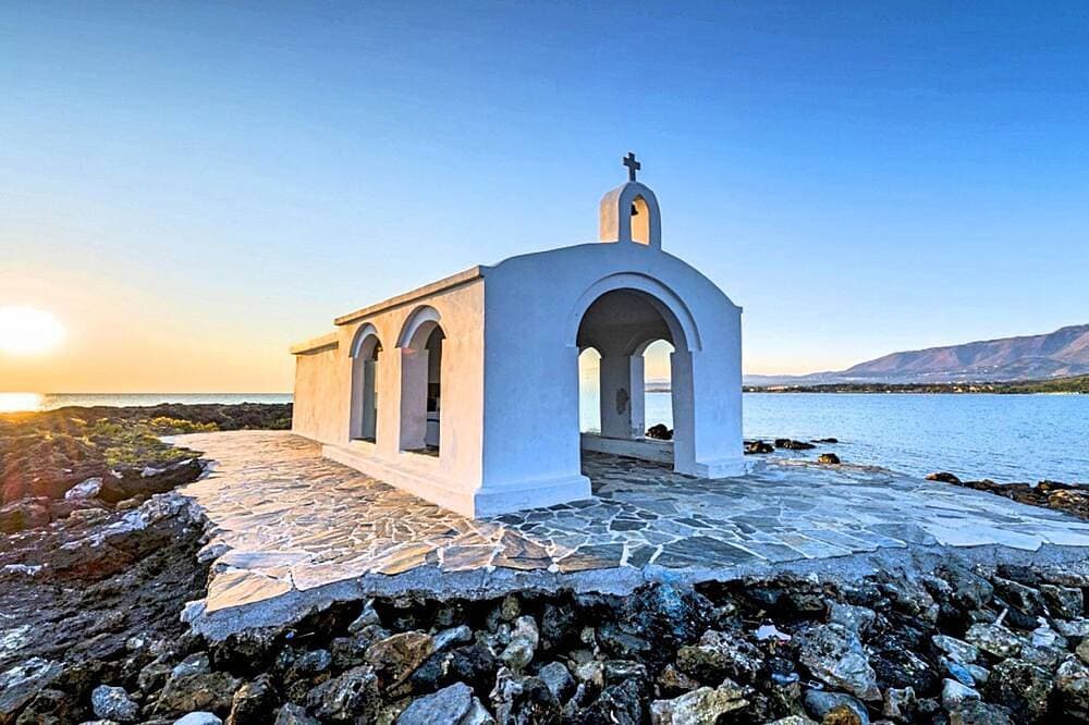 Foto 10 von 22: Welcome Apts laid just 1600m away from the longest sandy beach of northern Crete and the touristic Georgioupolis Town, offering great views to the Cretan Sea and the White Mountains.  Welcome Apts is ideal for couples, families, a group of families or a g