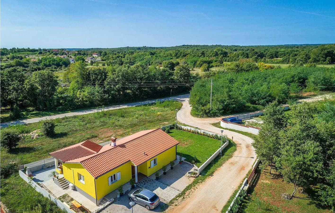 Gemütliche Unterkunft, 2 km von Raša entfernt – inklusive Pool, WLAN und Parkplatz! 1