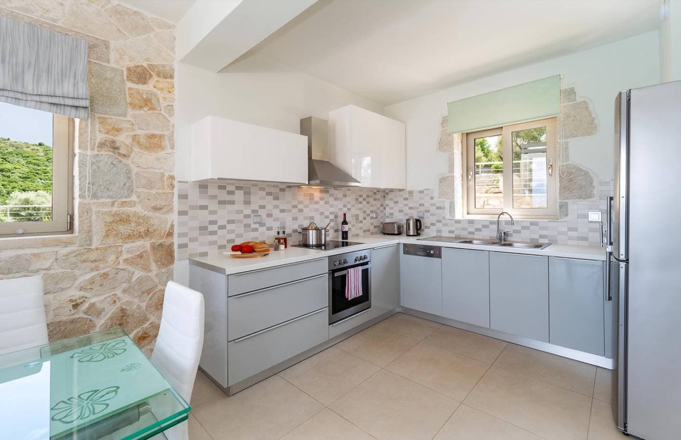 Foto 5 von 21: Stylish Contemporary Villa with Sea Views near Vathy Tavernas