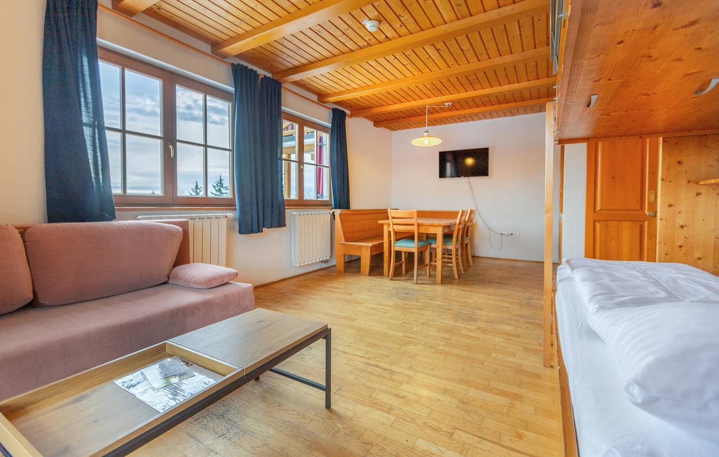 Foto 9 von 34: Ferienwohnung für 7 Personen mit Pool