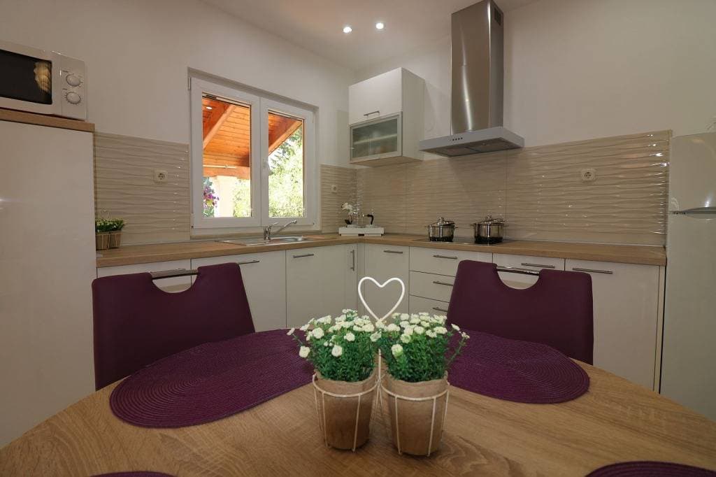 Foto 10 von 46: Ferienhaus in Poreč mit Terrasse, Klimaanlage, W-Lan, Spülmaschine (4400-7)
