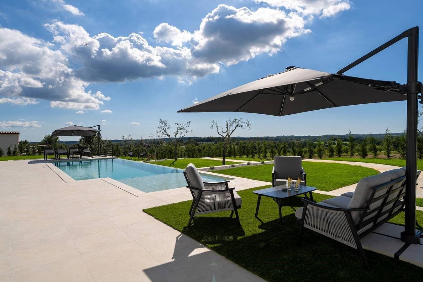 Foto 2 von 41: Villa Angelina – Luxusvilla mit Pool (Flachwasserbereich) und Medienraum