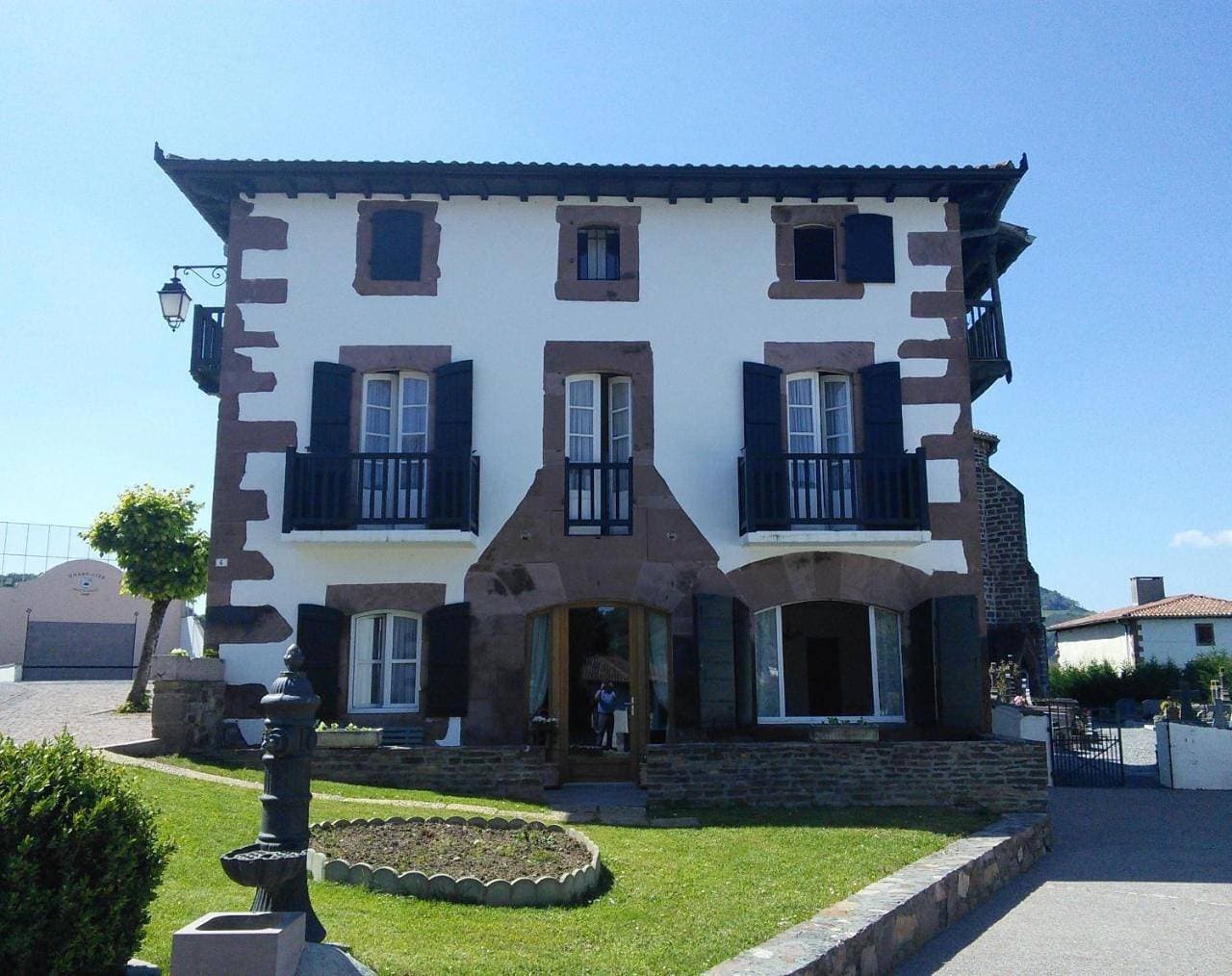 Hôtel Camou 1
