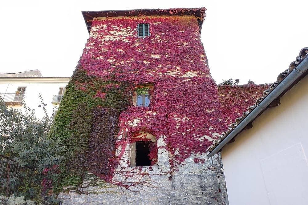 Foto 6 von 14: Experience authentic Abruzzo! Fedora's House in Capestrano, your ideal retreat.
