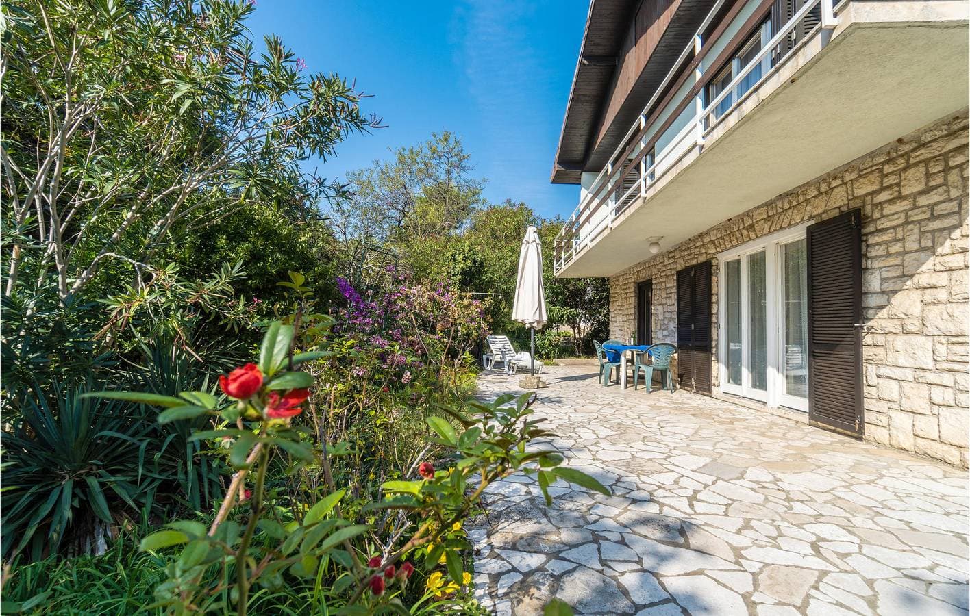 Foto 6 von 14: Gemütliche Ferienwohnung mit Terrasse in der Nähe des Strandes Bijela
