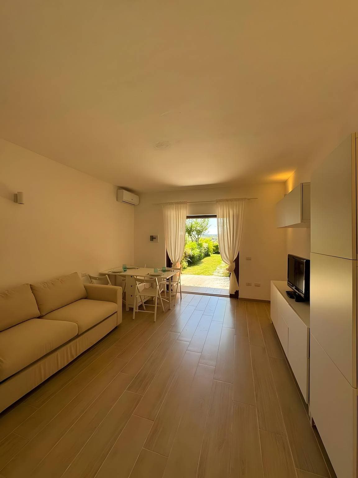 Foto 4 von 10: Apartment 'Porto San Paolo Mono' mit privater Terrasse, Garten und Klimaanlage