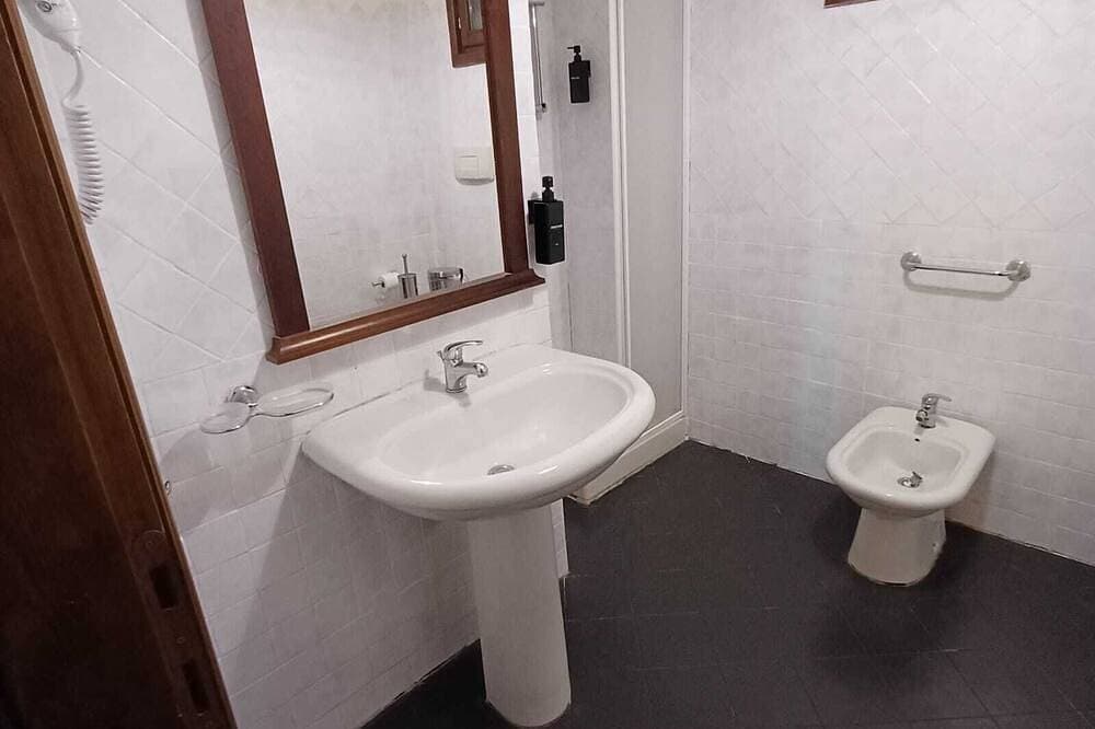 Foto 11 von 30: \"Diana\" Apartment - Ianus B&B (x4)
