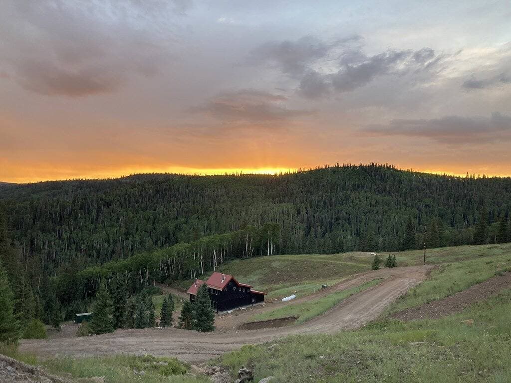 Foto 5 von 19: Beautiful cabin with amazing views.  By hiking, biking, skiing and trail riding