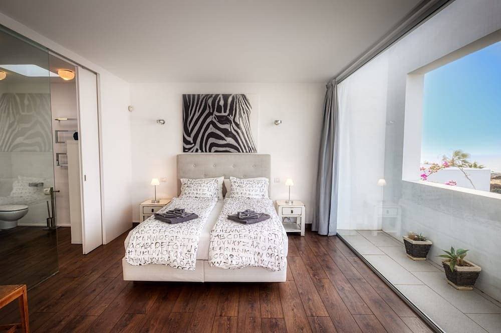 Foto 3 von 22: Luxury Villa in Guatiza-3 Bedrooms-5 Pax-Heated pool-Wi-Fi-Sea view-Chill out
