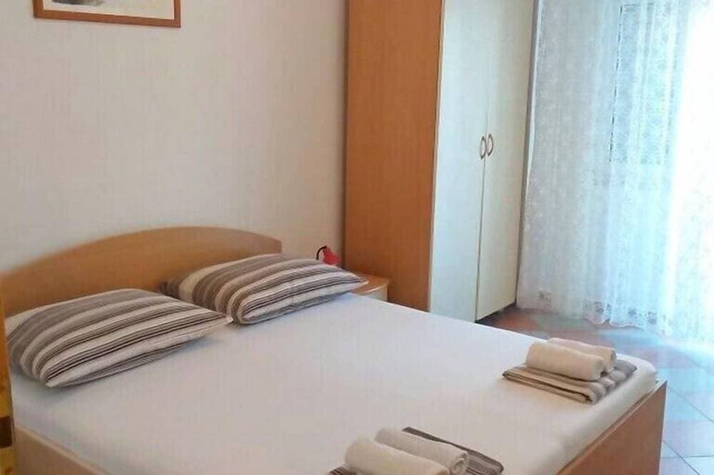 Foto 2 von 14: Ferienwohnungen und Zimmer Denis,, Baška Voda, hr