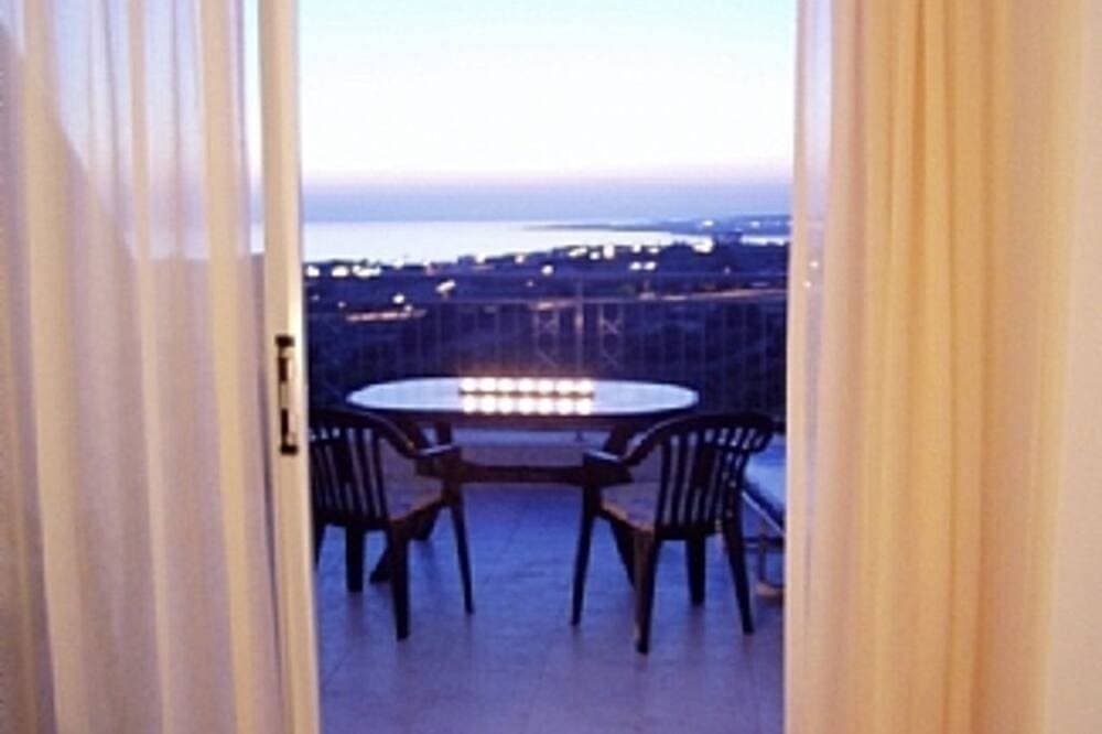 Hervorragende Aussicht auf das Meer und die Hügel, in der Nähe mehrerer Strände und Restaurants. 1