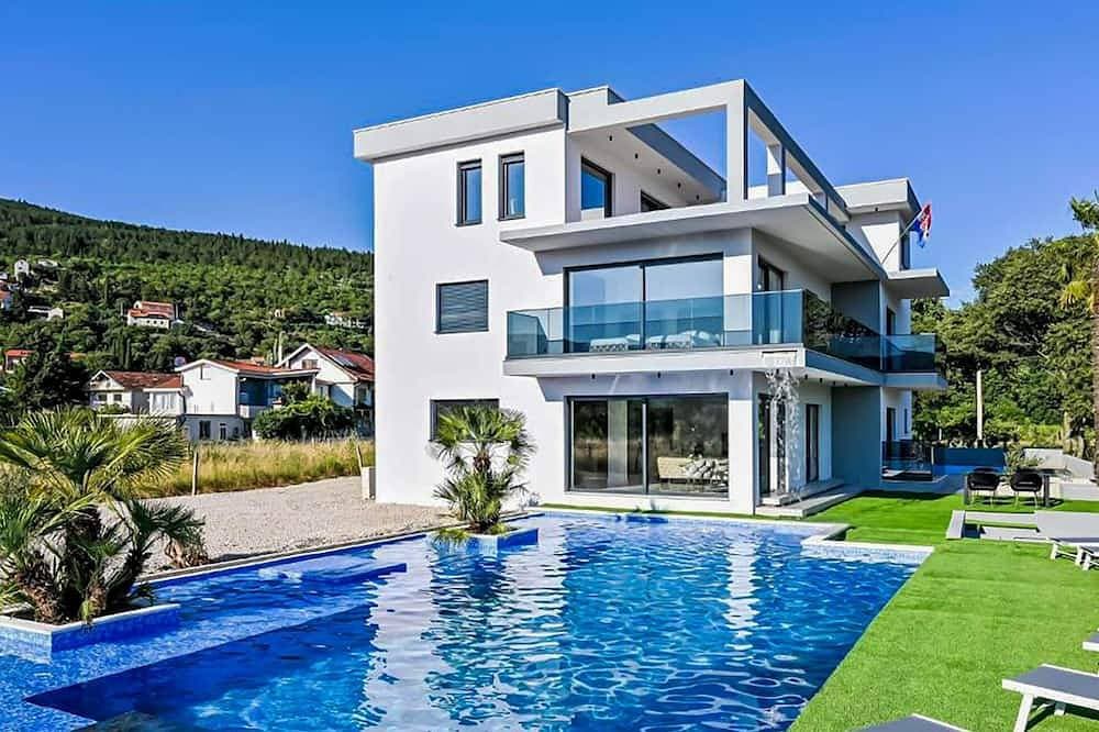 Amazing home in Donji Prolozac 1