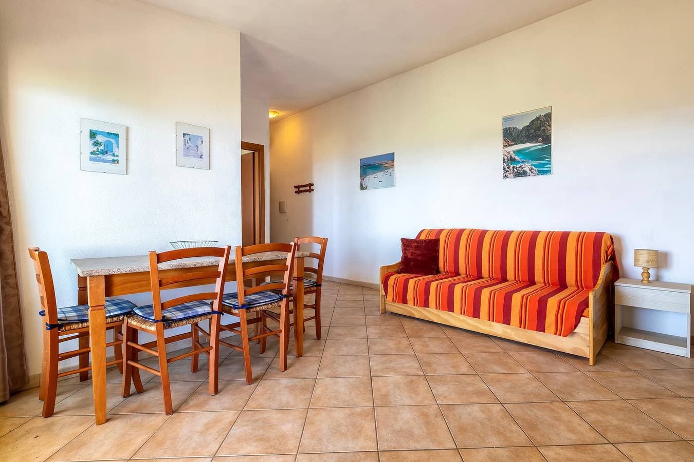 Foto 7 von 35: Ferienwohnung 'Sea View Isola Rossa Apartment' mit Meerblick, WLAN und Klimaanlage