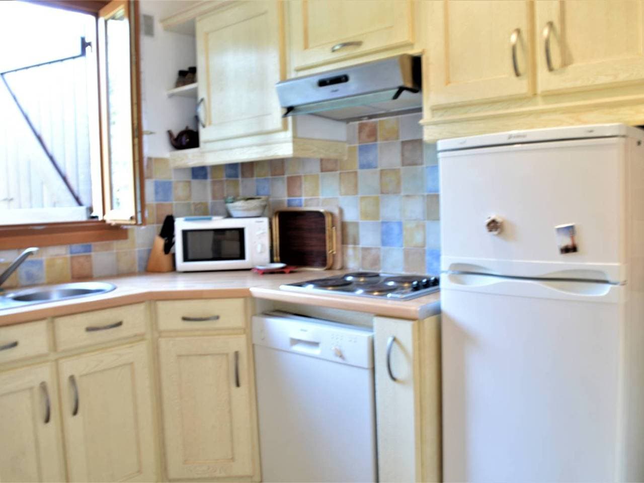 Foto 7 von 12: Appartement Komfortabel in Strandnähe für 6 Personen, La Croix-Valmer, Parkplatz & Balkon