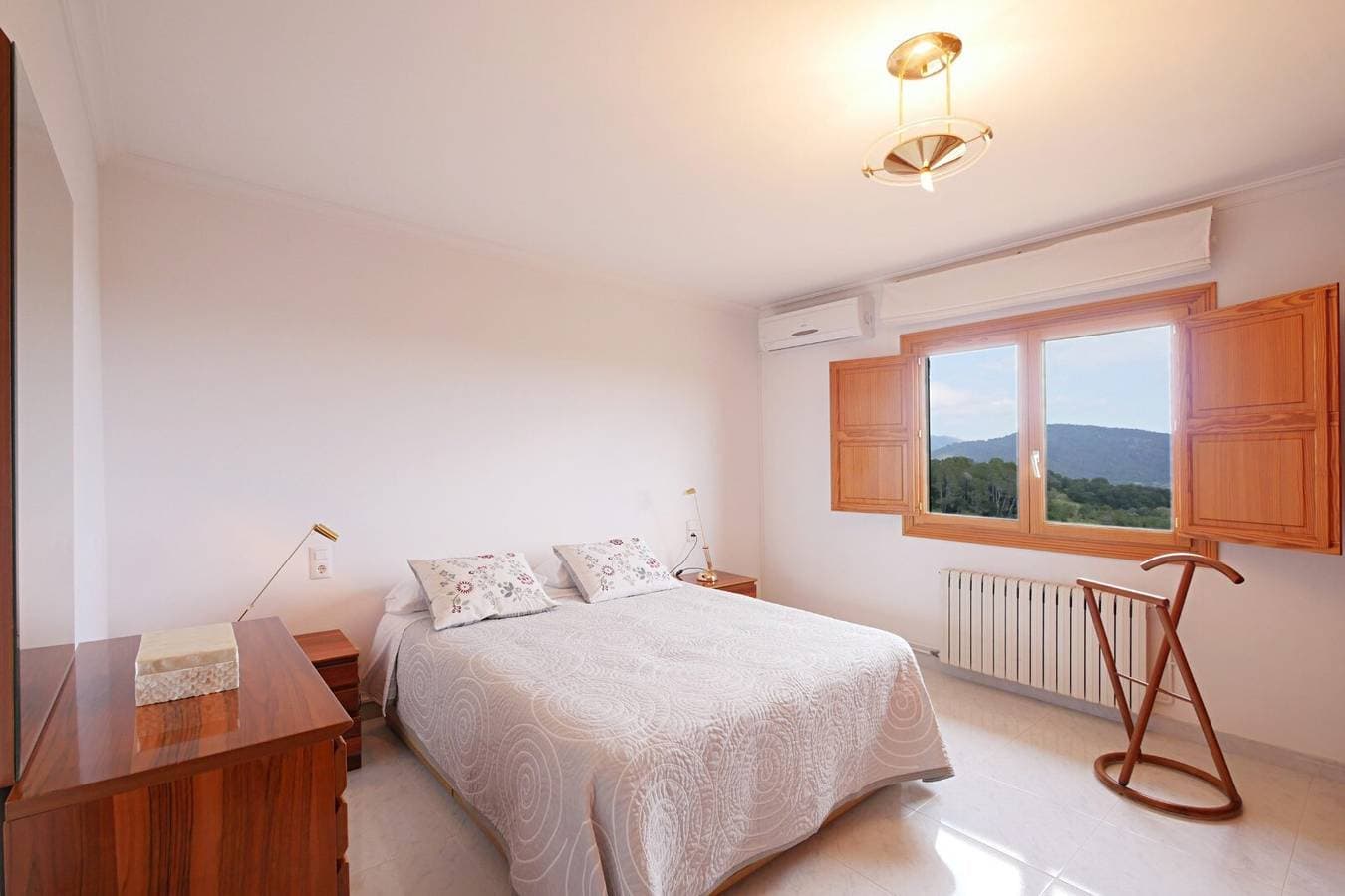 Foto 10 von 26: Ferienhaus Bellavista mit Bergblick, WLAN, Klimaanlage, Pool, Garten, Terrasse und Balkon