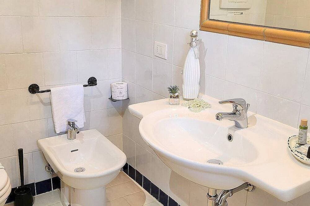Foto 11 von 27: Casa Ramisia B: A characteristic and welcoming two-story apartment surrounded by a wonderful park, with Free Wi-Fi.