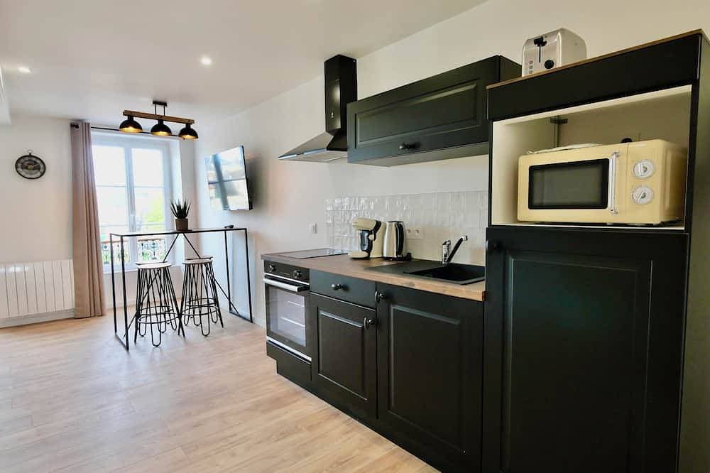 Foto 9 von 12: D-Day Suites - carentanlocation.fr: Avallon Downtown, 2 people, 2 minutes from the train station